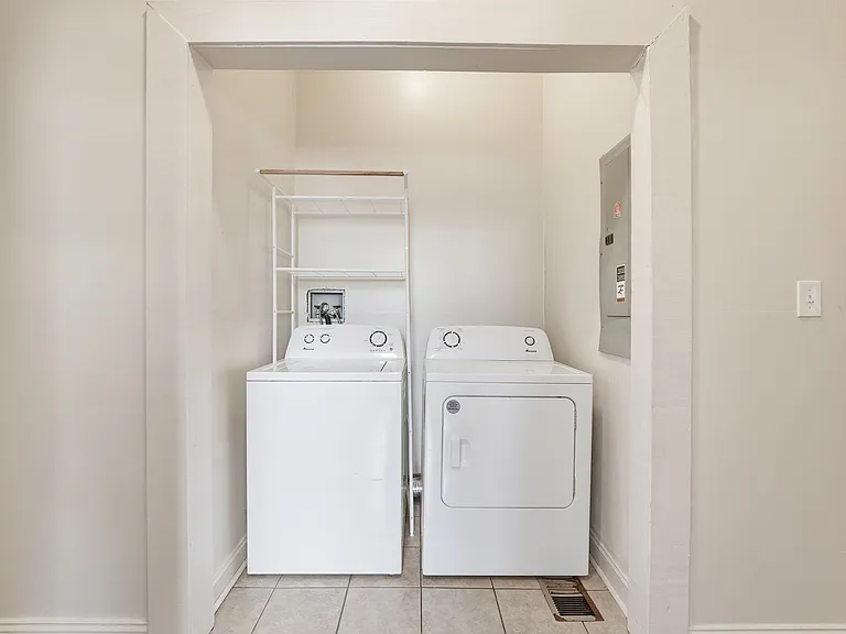 309 W 41st St #B — Photo 28