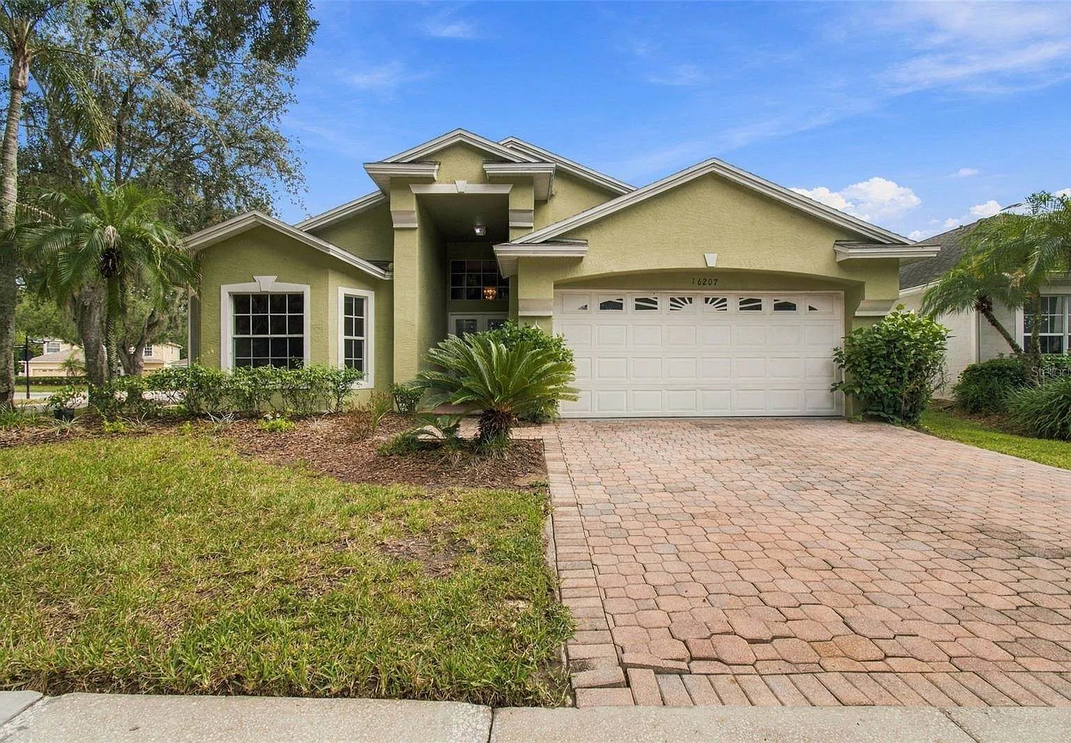 4 bed, 1887 sqft, $3,200 — Photo 1