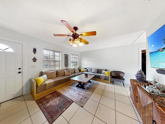 3rd image of 804 W Birchwood Cir
