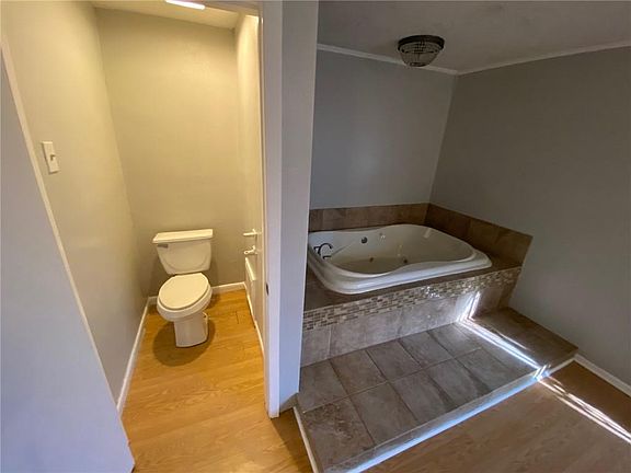 4th image of 4113 Margaret St