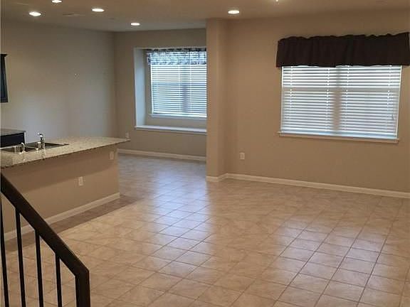 5th image of 2880 Donnell Dr Unit 2902