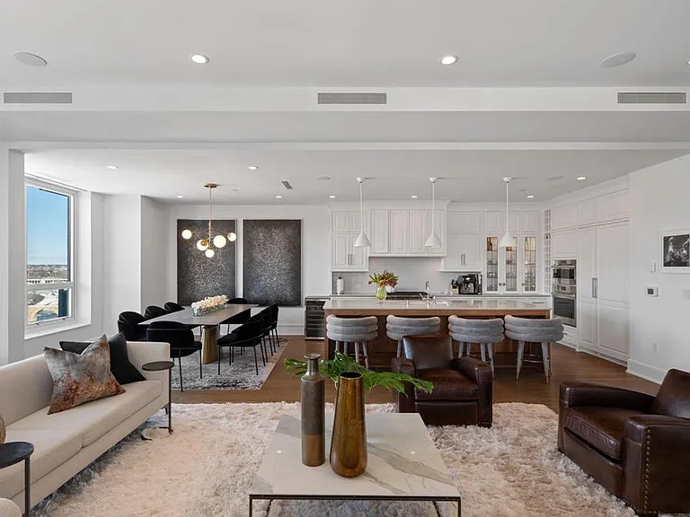1111 W River Pkwy #11C — Photo 3