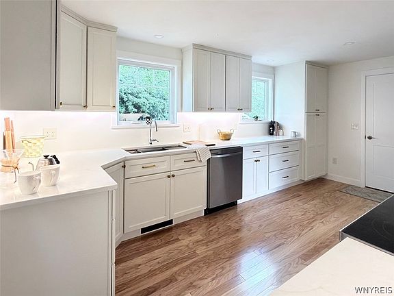 5th image of 3808 Knightsbridge Rd