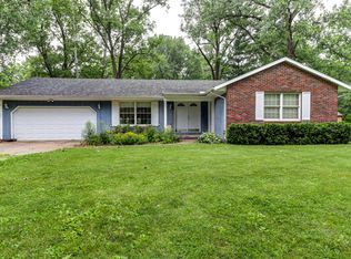 809 Riverside Dr, Mahomet, IL 61853