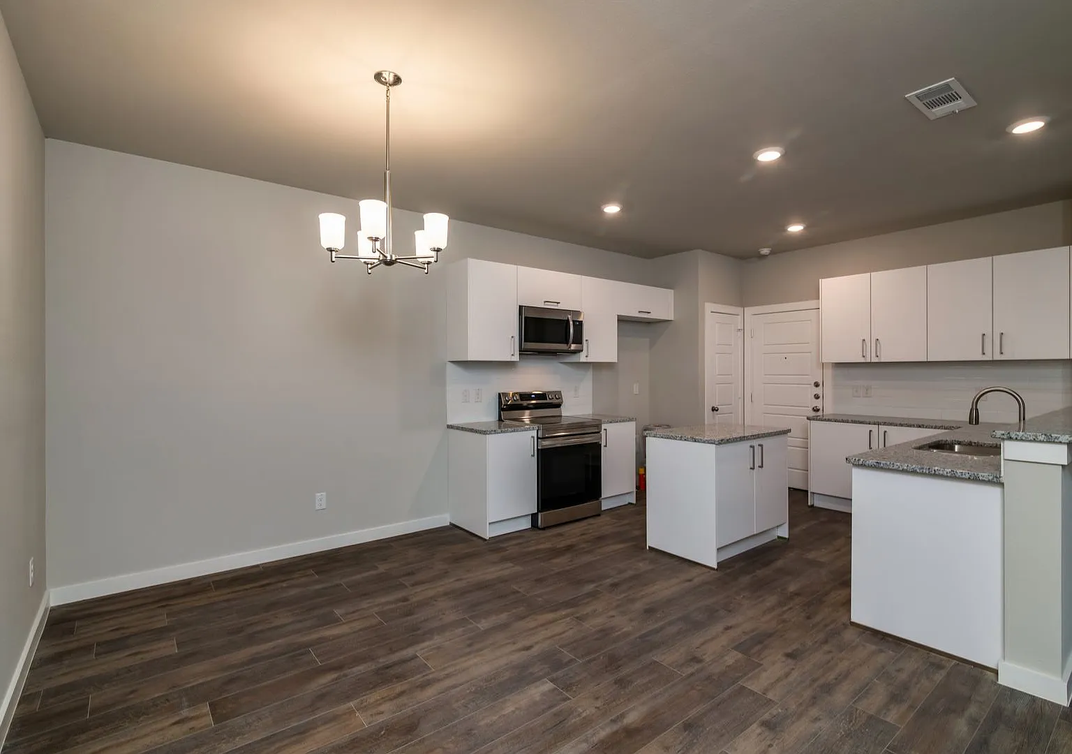 Gorgeous 3 Bedroom Duplex Located In Midlothian Isd! — Photo 4