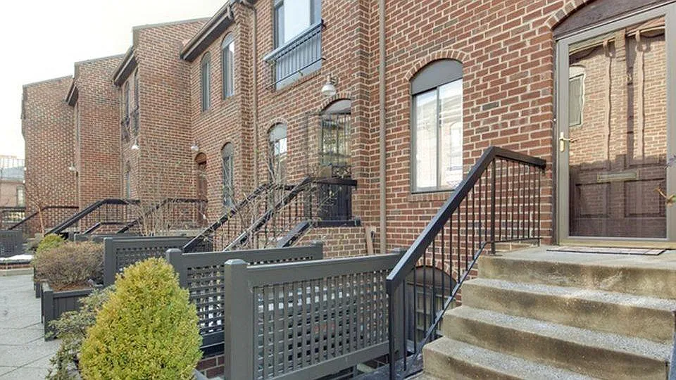 2 bed, 1000 sqft, $3,695 — Photo 2