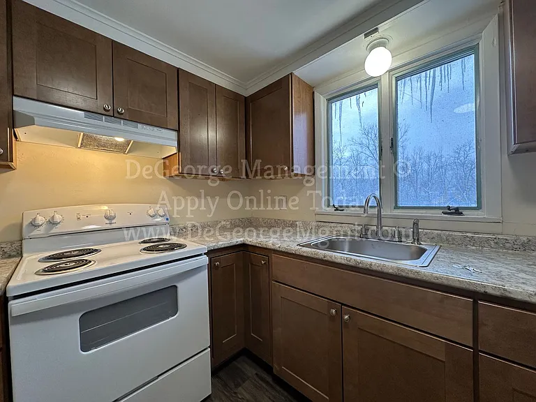 1161 E Union St — Photo 7