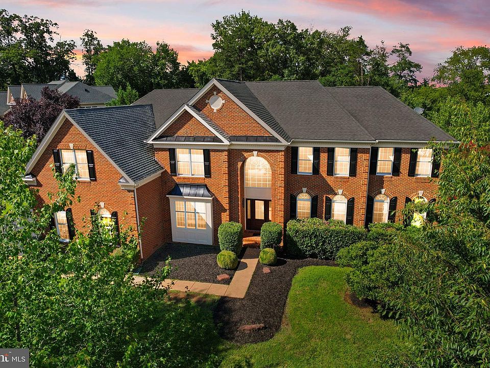 1st image of 43864 Ashlawn Ct