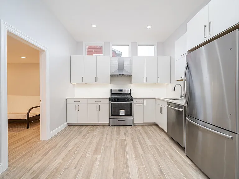 25 Helen St #1 — Photo 3