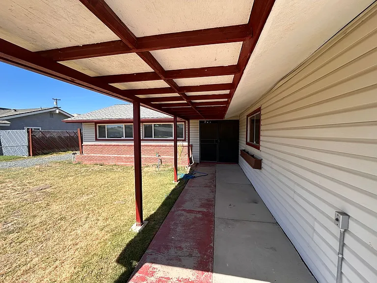 25 Linda Ln — Photo 1