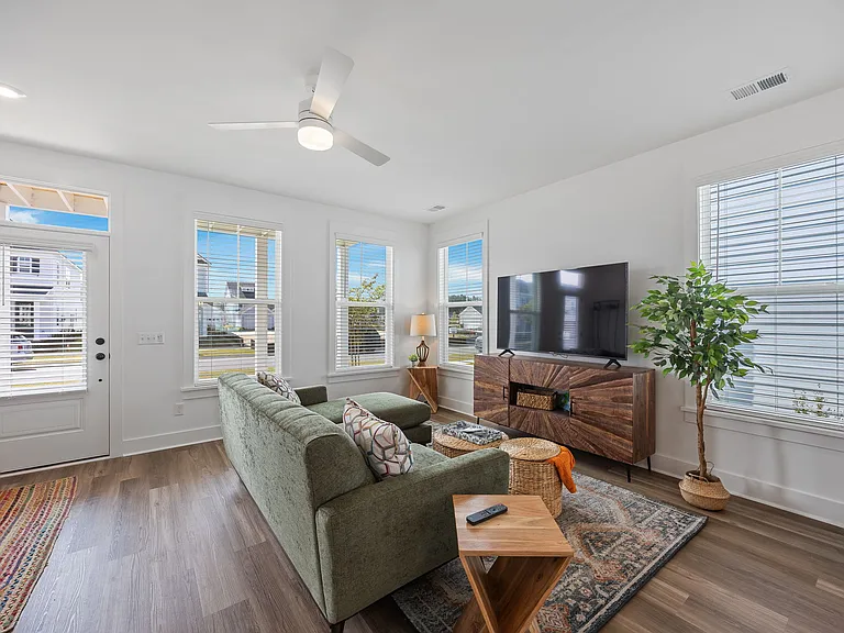 712 Rumbling Leaf Ln — Photo 9