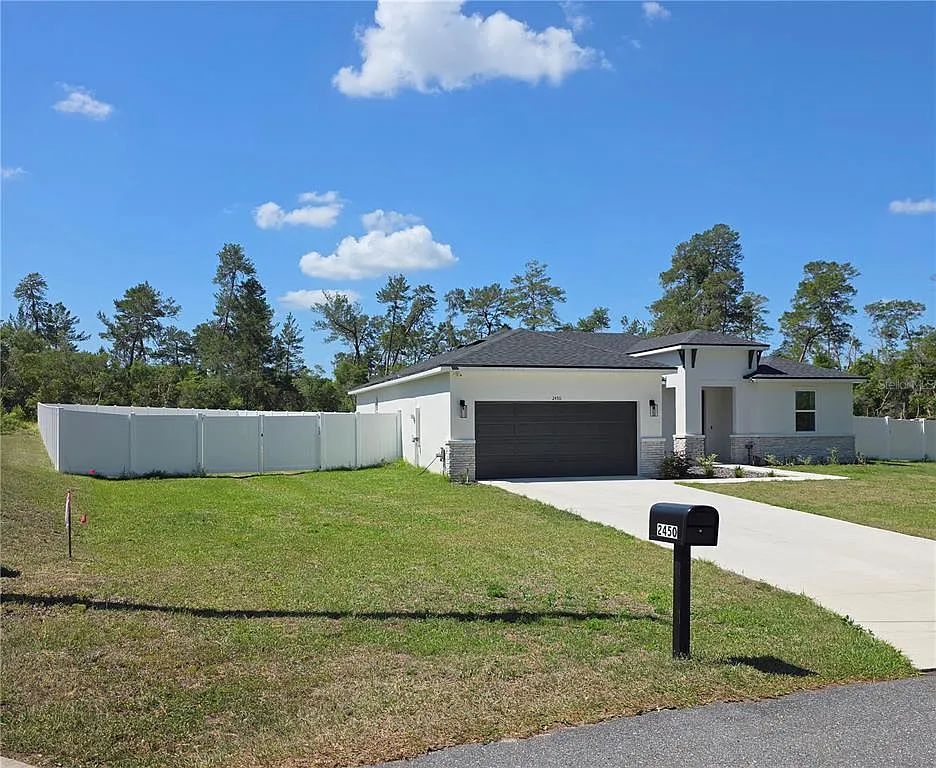 4 bed, 2.0 bath, 1796 sqft, $2,100 — Photo 4