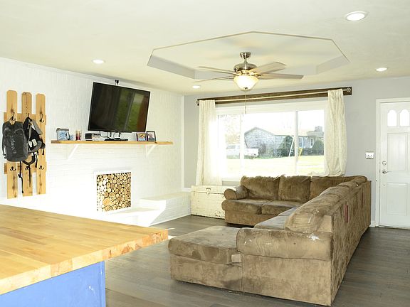 5th image of 245 Shelley Ct