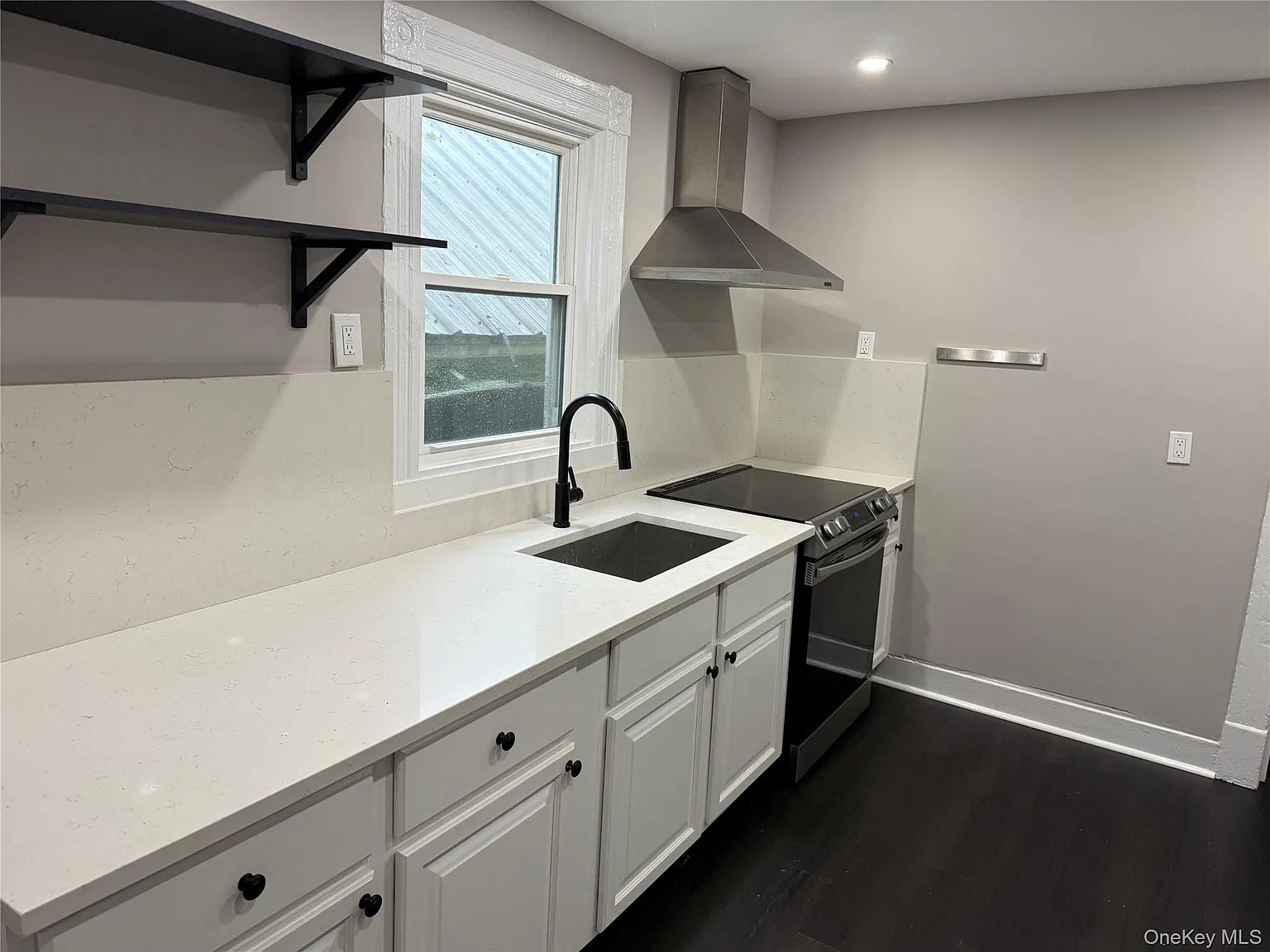 2 bed, 1.0 bath, 4092 sqft, $2,000 — Photo 2