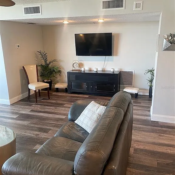 690 Island Way #1112 — Photo 6