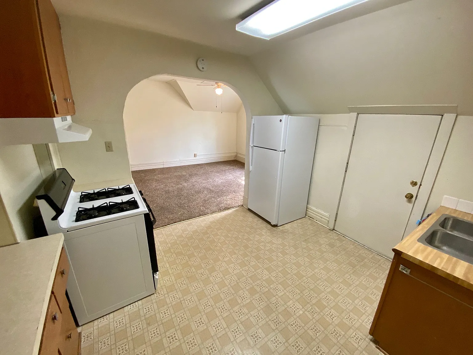 4 bed, $1,100 — Photo 2