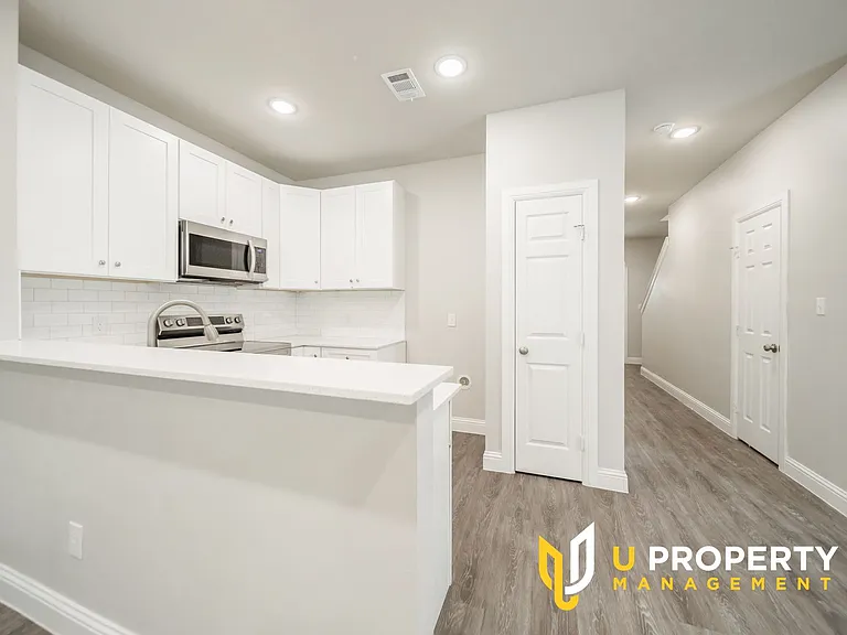 1014 W Ford St — Photo 11