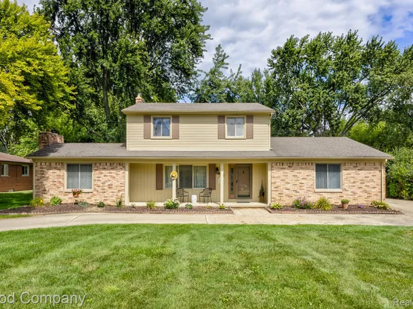 337 E Hurst Dr, Troy, MI 48085