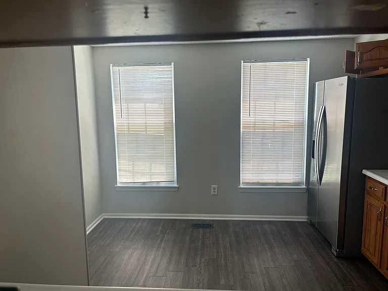 1810 Queen Anne Sq — Photo 13