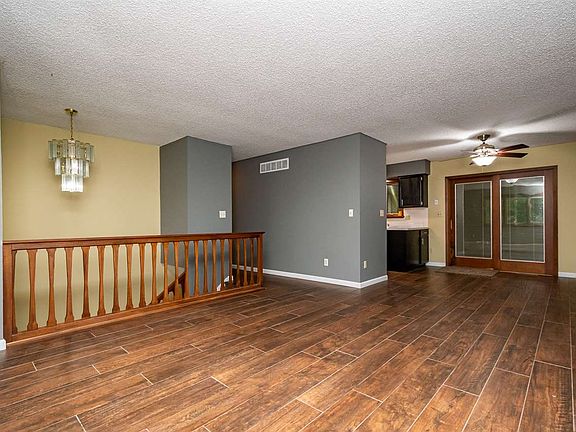 3rd image of 1909 Grantwood St