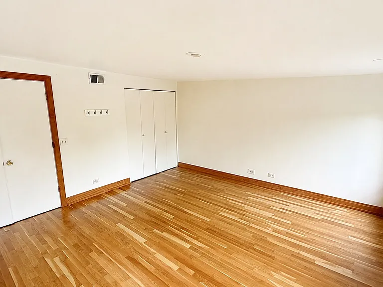 534 W Dickens Ave #2 — Photo 19