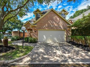 6879 Oakwood Grv, Houston, TX 77040