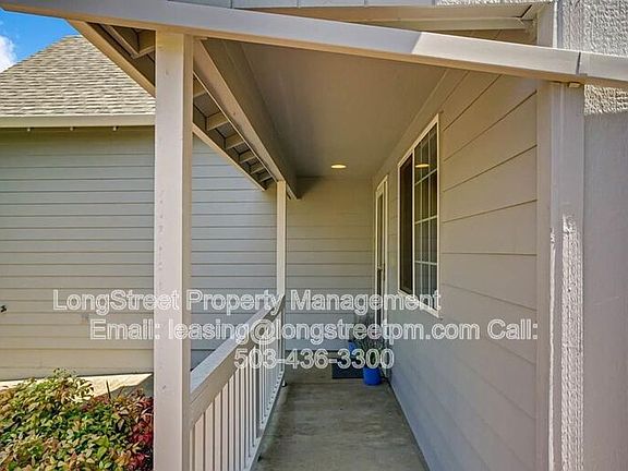 4th image of 332 NE Carmen Pl