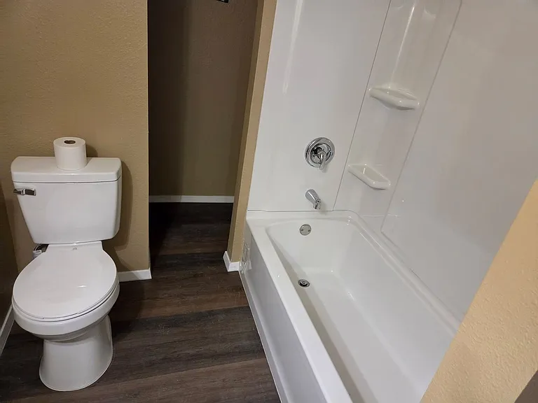 636 N Wilcox St — Photo 14