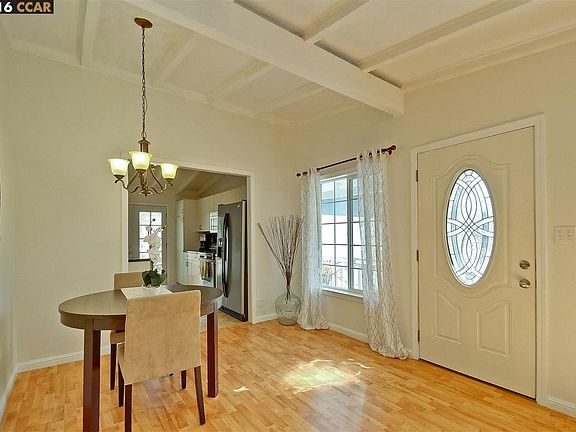 5th image of 836 Burgoyne St