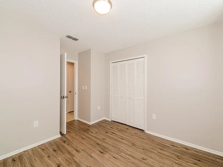 605 45th St E — Photo 14