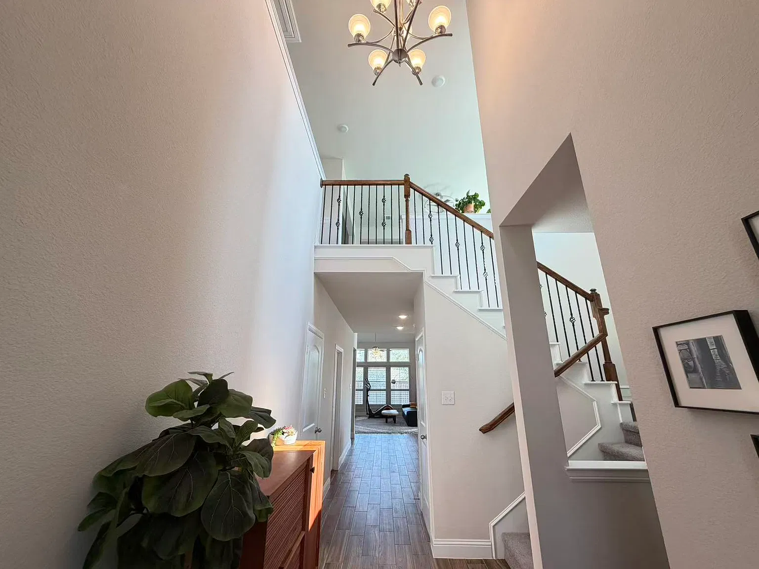 4 bed, 2549 sqft, $3,240 — Photo 3