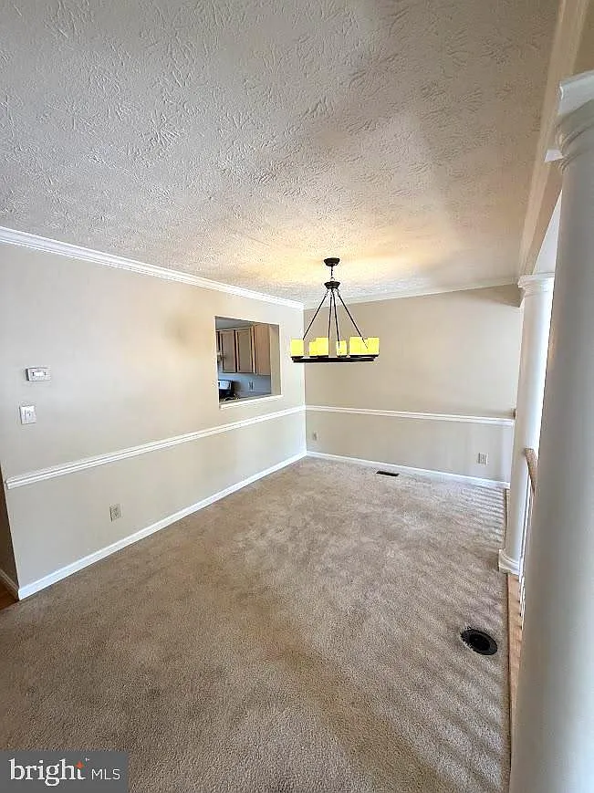 3 bed, 3.5 bath, 2366 sqft, $2,500 — Photo 3