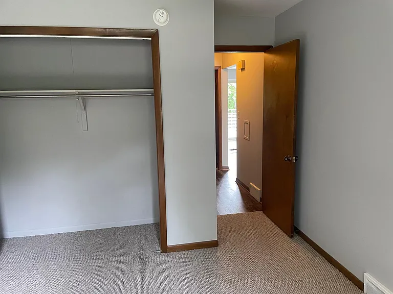 2510 Woodcliff Ave SE — Photo 9
