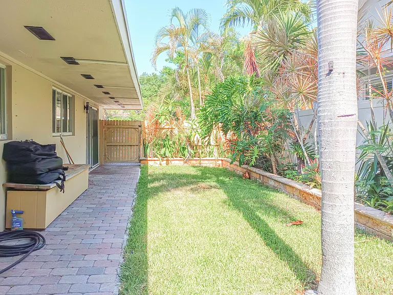 305 S Federal Hwy #1 — Photo 1