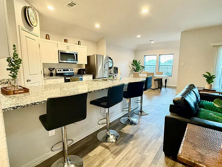 302 Del Monte Dr — Photo 5