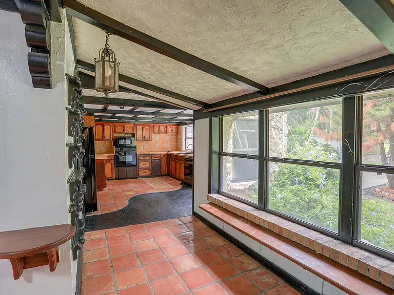 2960 Leslie Dr — Photo 7