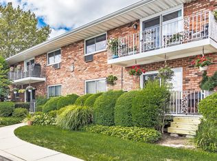 1 Toms Ln #B6-12I, Pt Washington, NY 11050