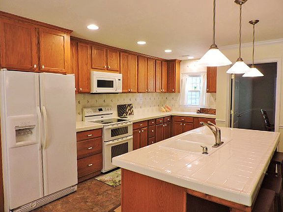 2nd image of 148 Timberlane Dr