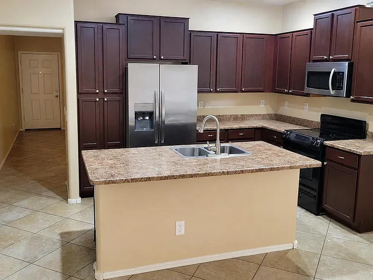 15174 W Desert Hills Dr — Photo 2
