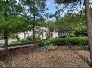 29525 S Woodland Rd, Pepper Pike, OH 44124