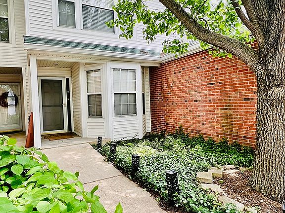 2nd image of 107 Pembroke Cir #107