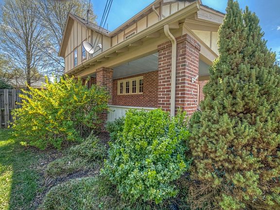 3rd image of 615 Piedmont Ave