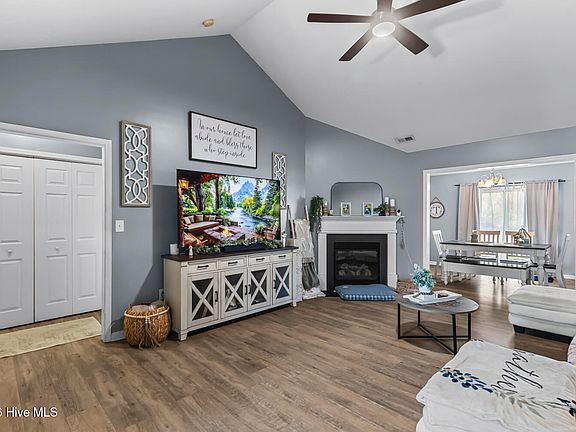 5th image of 212 Ashcroft Drive