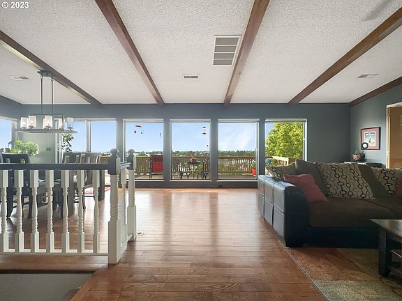 5th image of 290 Hillcrest Dr