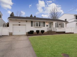 27 Calvert Ave, Commack, NY 11725