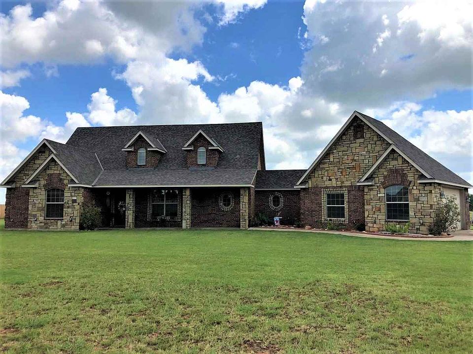 1st image of 310 NE Meadow Ln