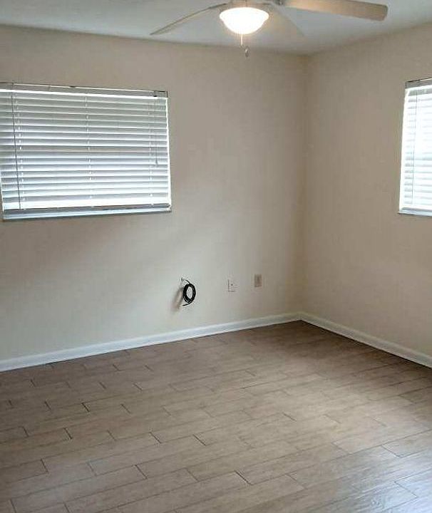 2nd image of 122 W Hancock St #124