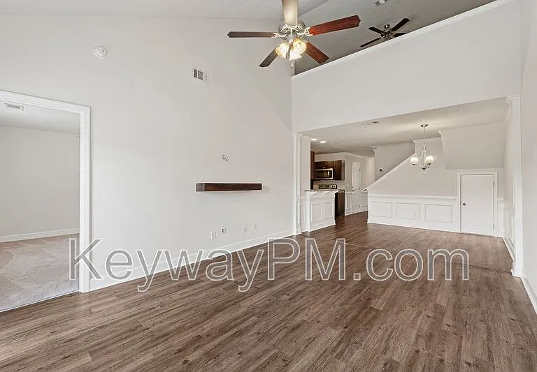 801 Trailside Ct — Photo 8