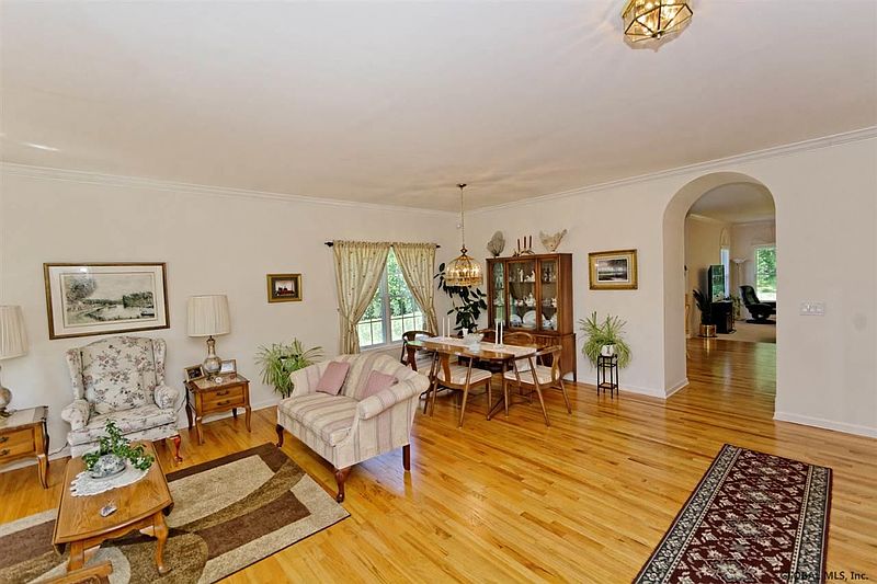4th image of 9 N POINTE Drive