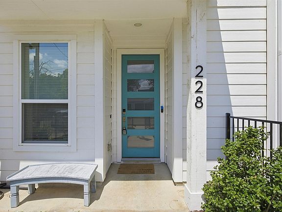 3rd image of 228 Sunset Ln